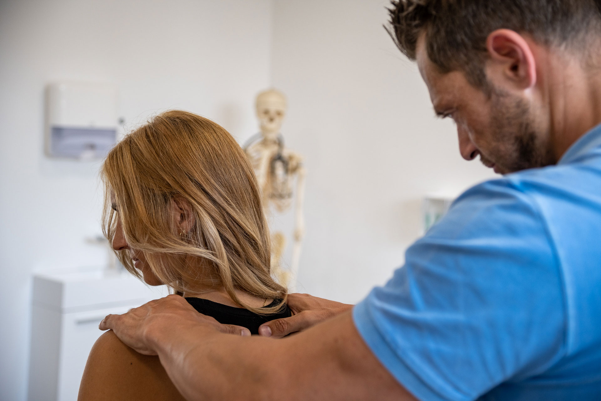 Osteopathische Behandlung einer Patientin, Naturheilpraxis Markus Janßen